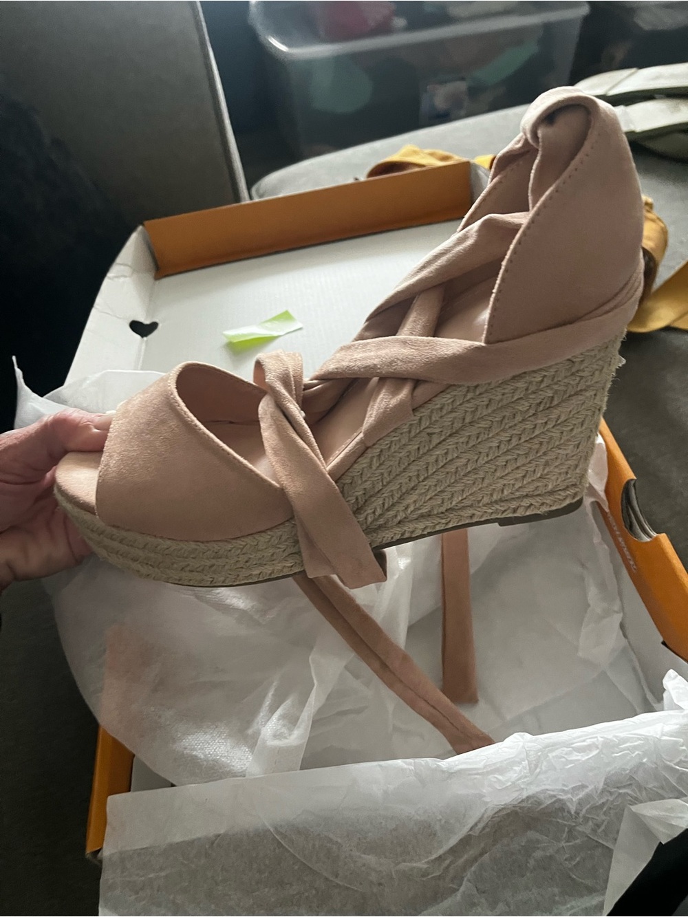 HUIYUZHI BRAND NEW  SUEDE ESPADRILLE WEDGE SANDEL IN NUDE  Size 9